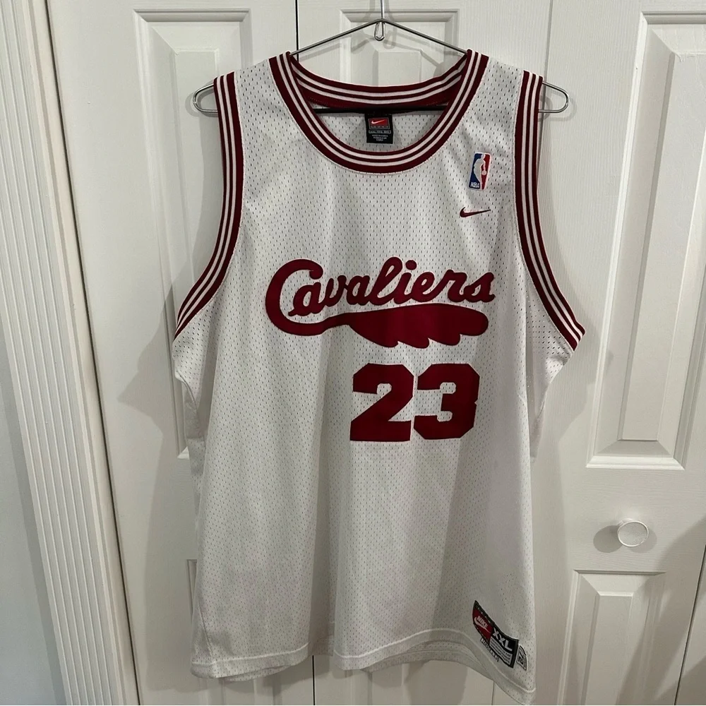 Y2K Nike NBA Cleveland Cavaliers LeBron James Jersey